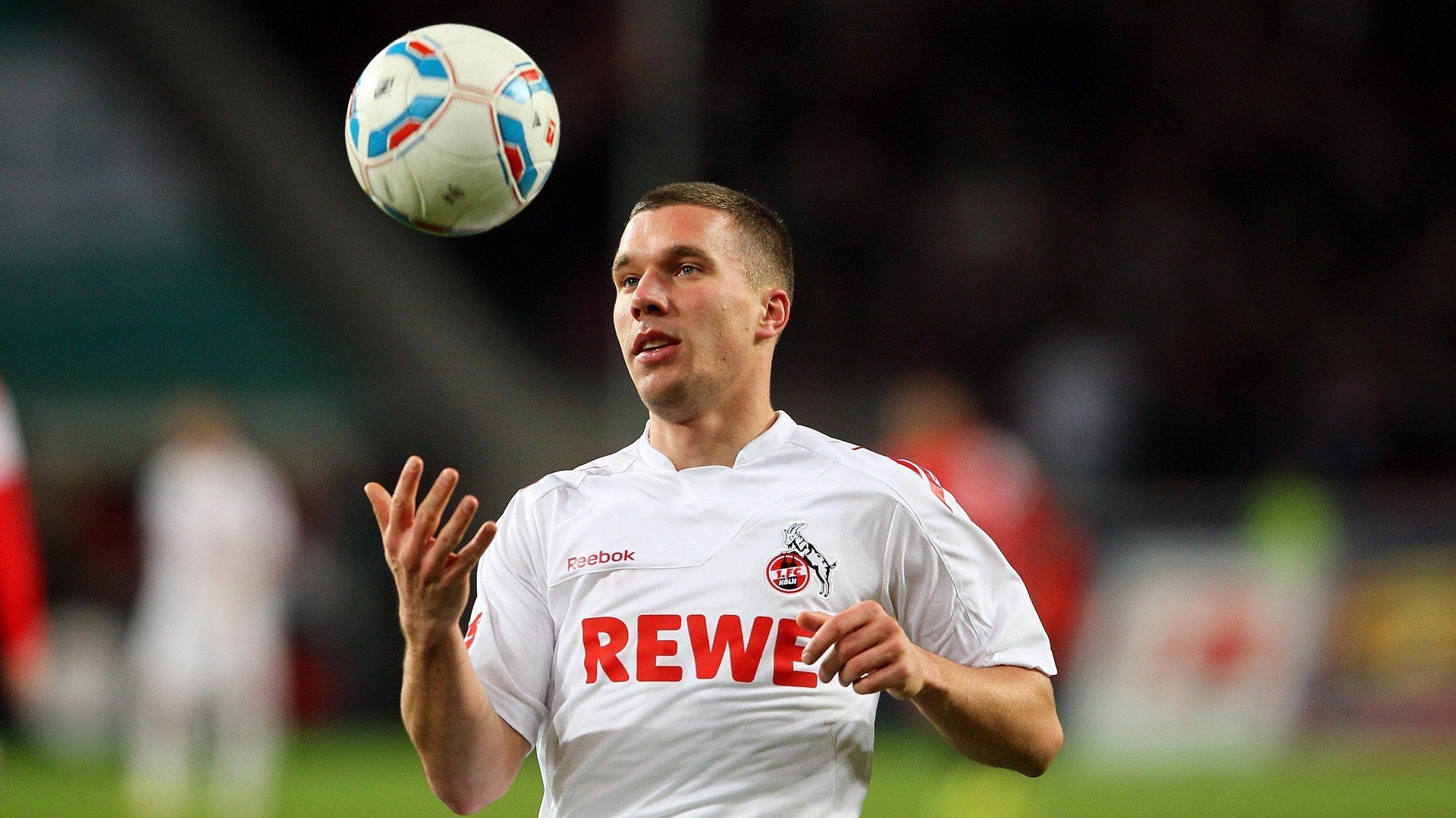 F1新赛季揭幕战焦点战,乌克兰最后时刻击败马德里竞技—体育世界的平行叙事