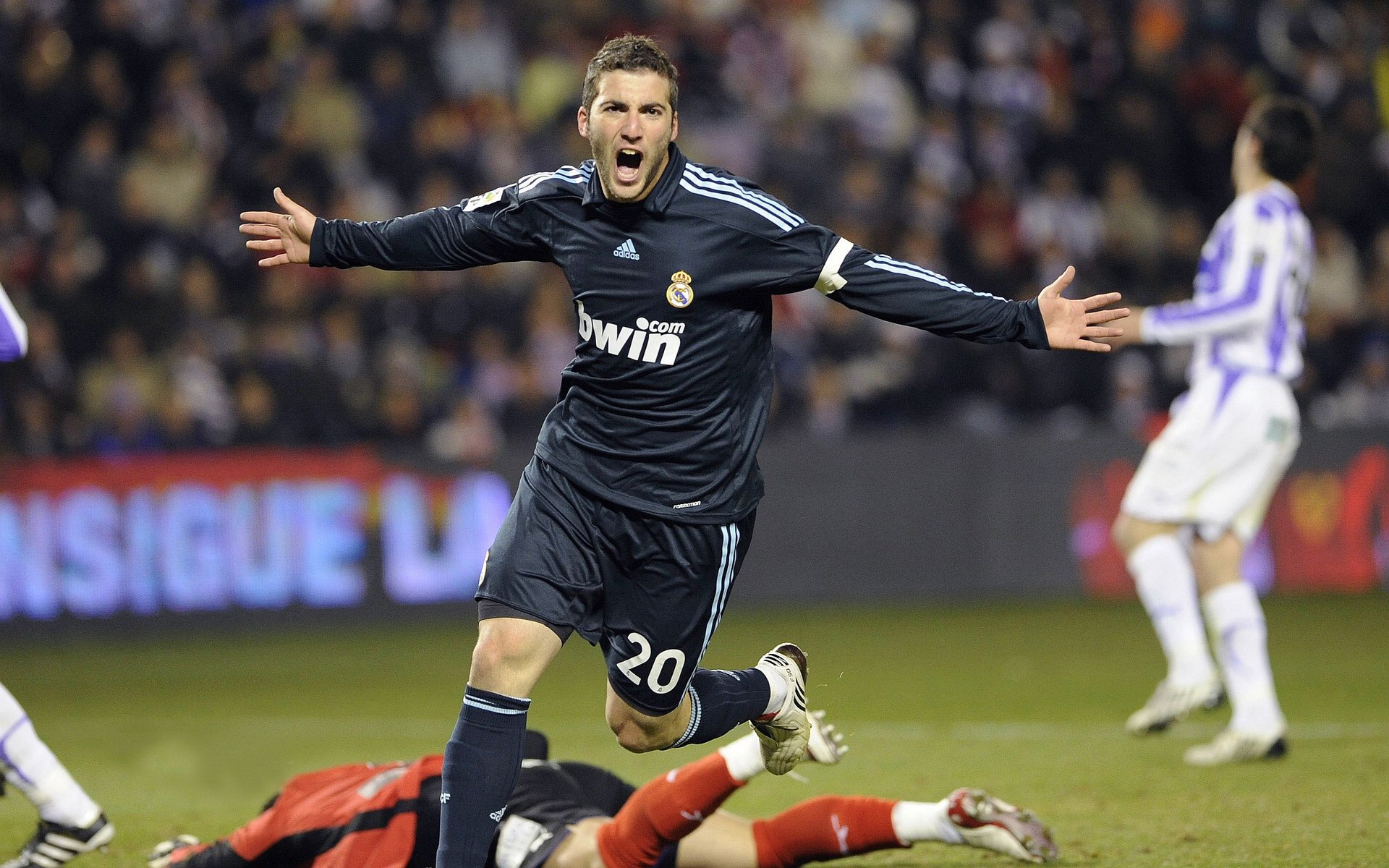 绿茵场上的双面叙事,西甲德比战术博弈与奥地利单节风暴的启示